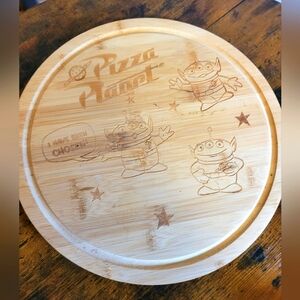 Very rare Disney Pixar Pizza Planet Bamboo Pizza Board-tan